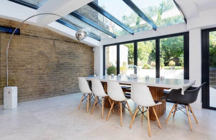 HomeAway table and chairs