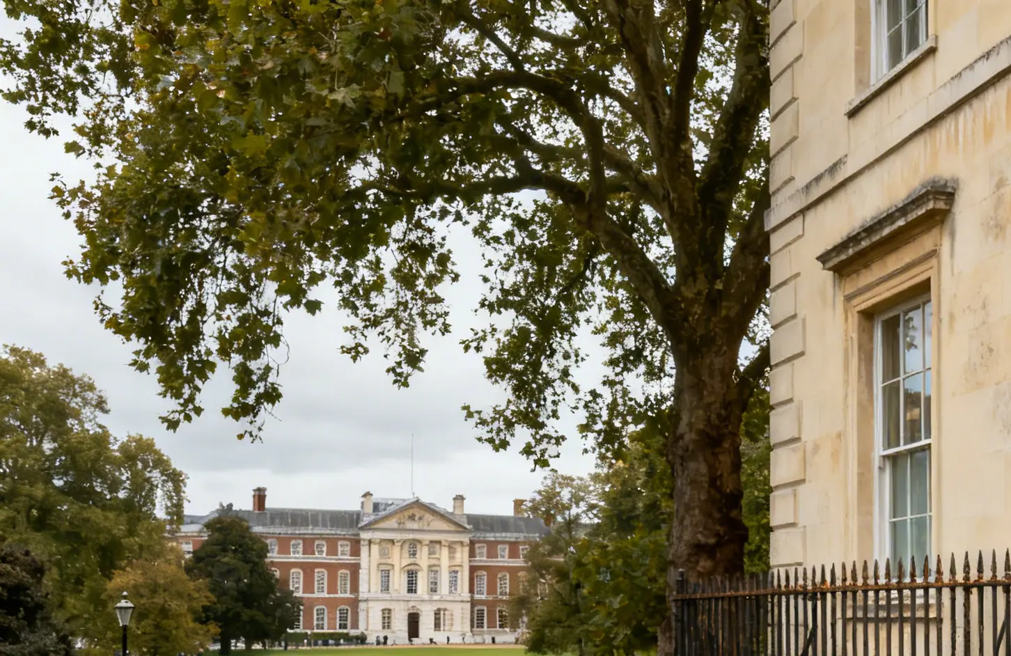 Chelsea mansion sells for reported £275m in record deal